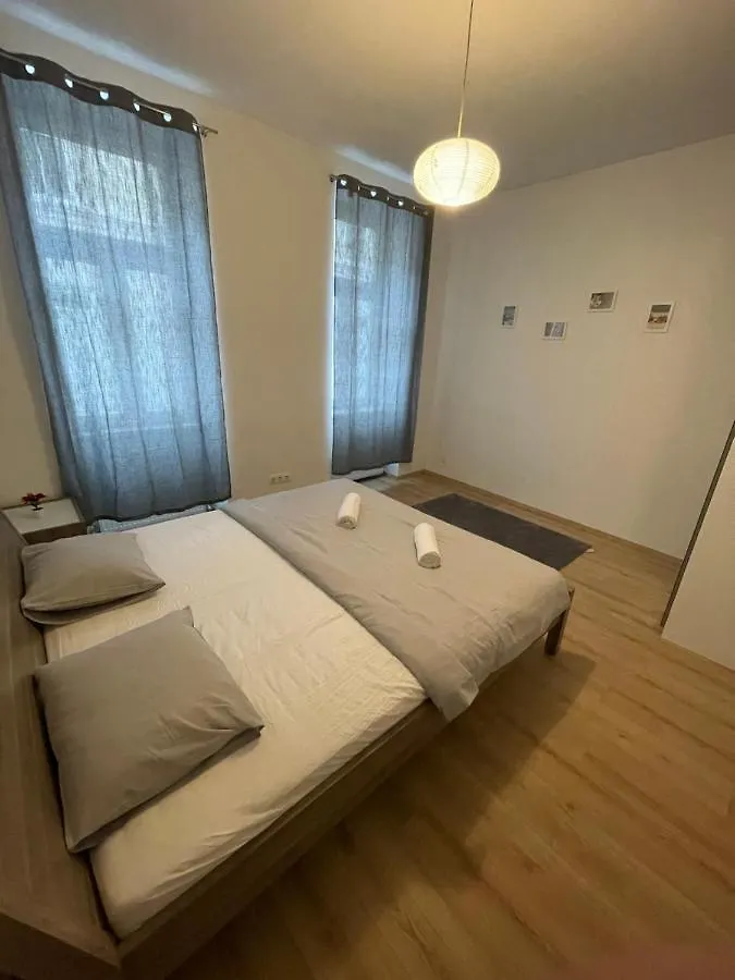 Cozy 8-Person Home In Vienna Located At Haberlgasse 82 N1 Austria