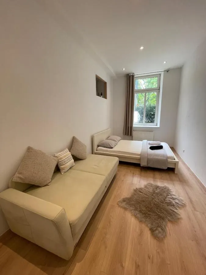 Apartament Cozy 8-Person Home In Vienna Located At Haberlgasse 82 N1