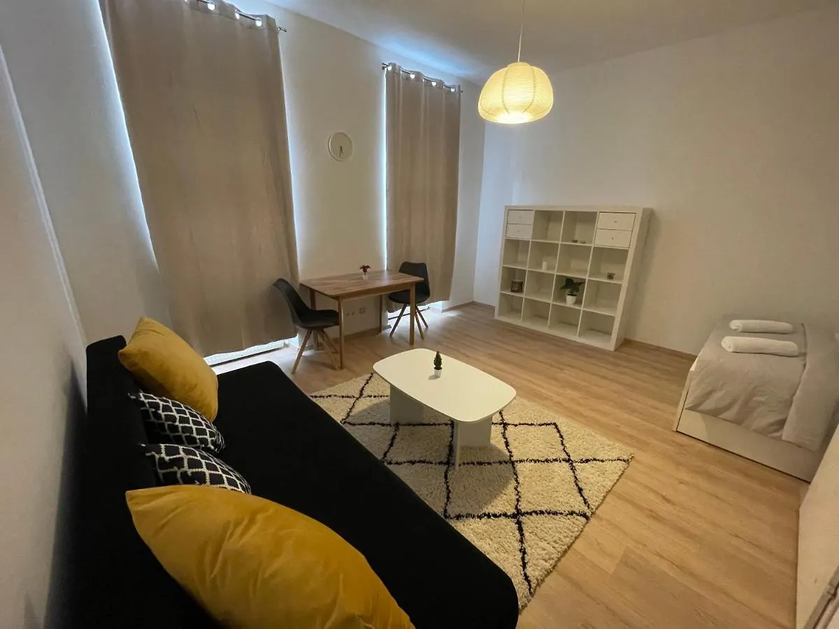 Cozy 8-Person Home In Vienna Located At Haberlgasse 82 N1