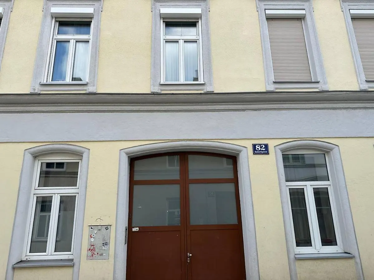 Cozy 8-Person Home In Vienna Located At Haberlgasse 82 N1